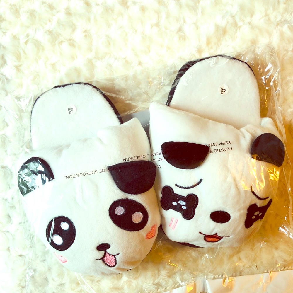 PANDA ADULT SLIPPERS SIZE SMALL 5/6